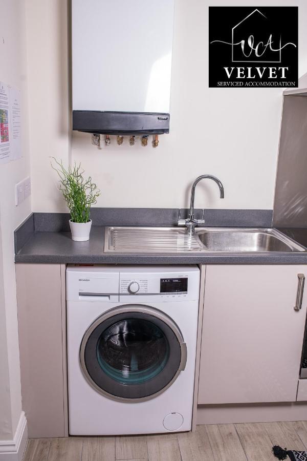 1 Bed House At Velvet Serviced Accommodation Swansea With Free Parking & Wifi - Sa1 Exterior foto