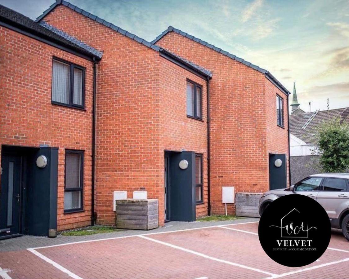 1 Bed House At Velvet Serviced Accommodation Swansea With Free Parking & Wifi - Sa1 Exterior foto